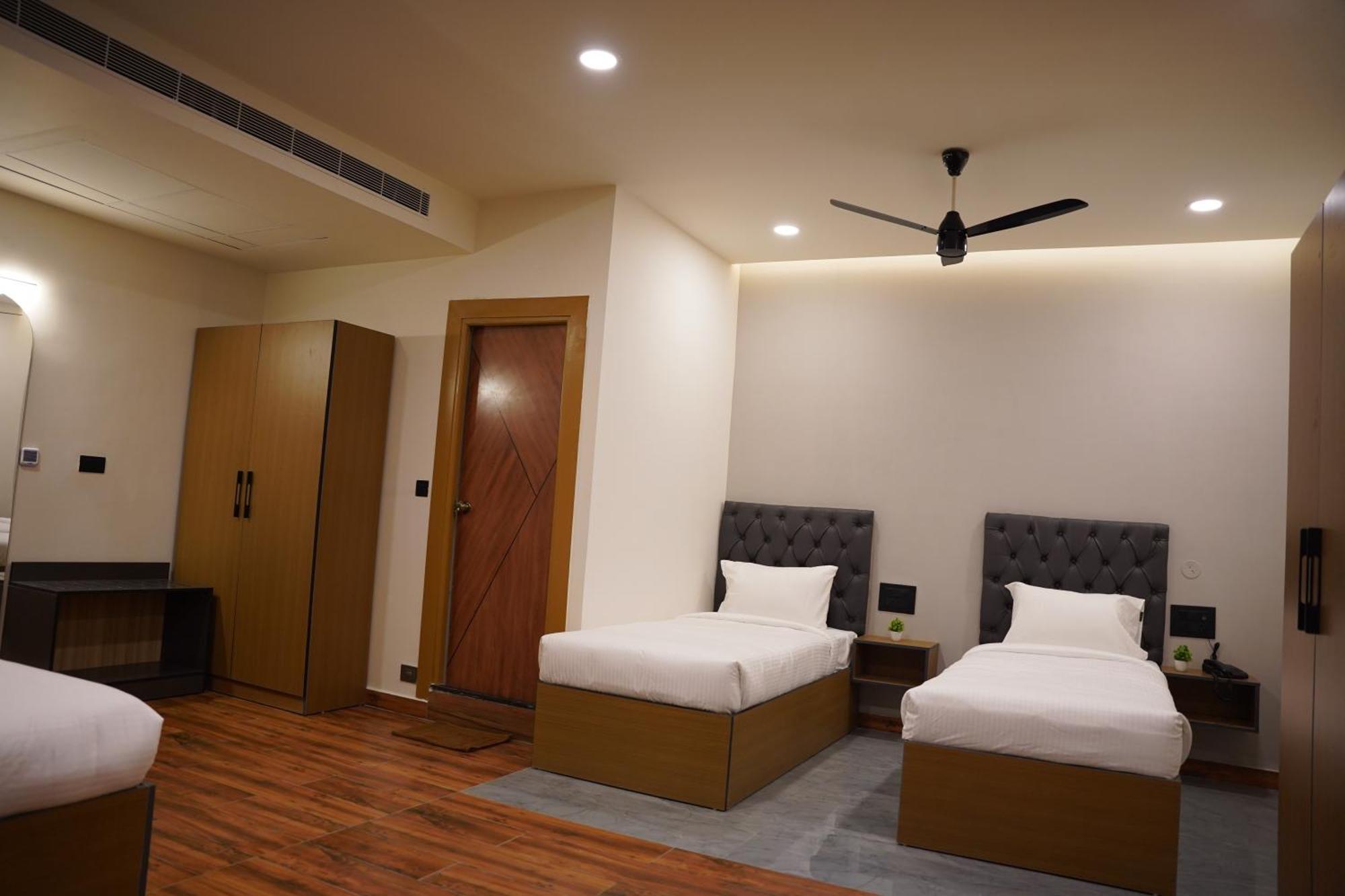The Continental Inn & Suites Mysore Exteriör bild
