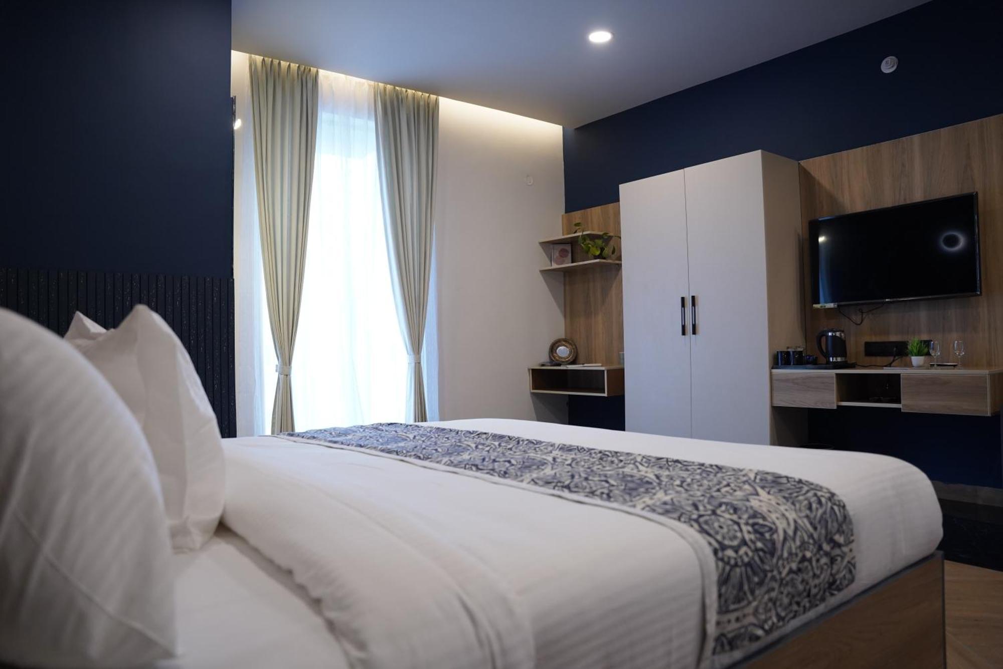 The Continental Inn & Suites Mysore Exteriör bild