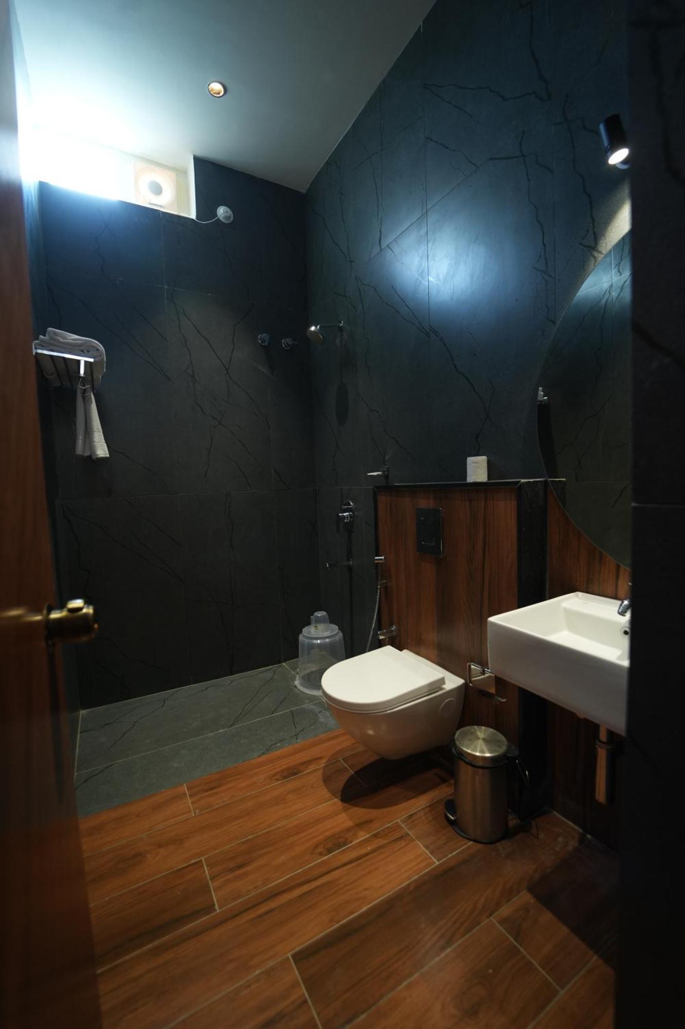 The Continental Inn & Suites Mysore Exteriör bild