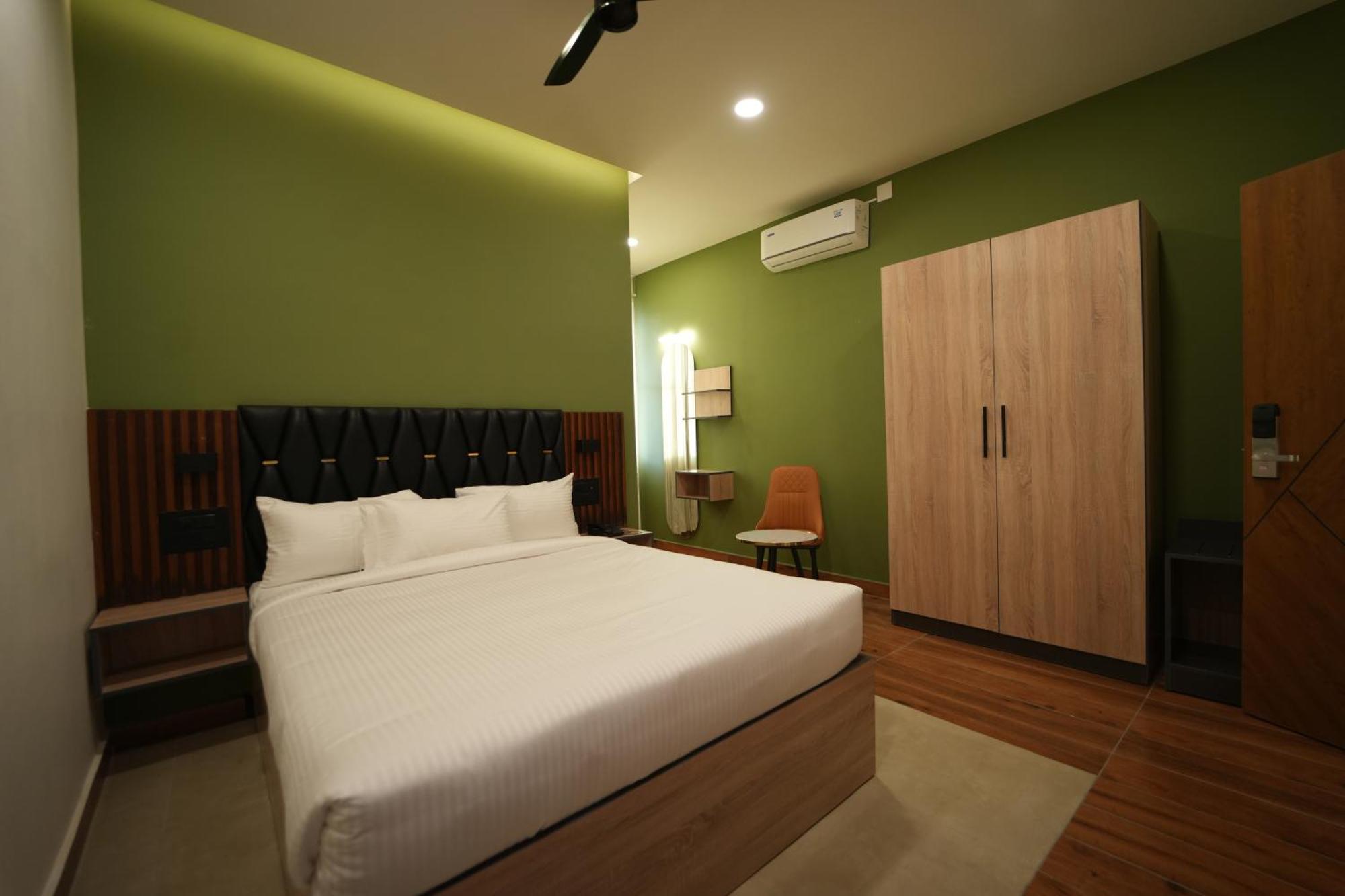 The Continental Inn & Suites Mysore Exteriör bild