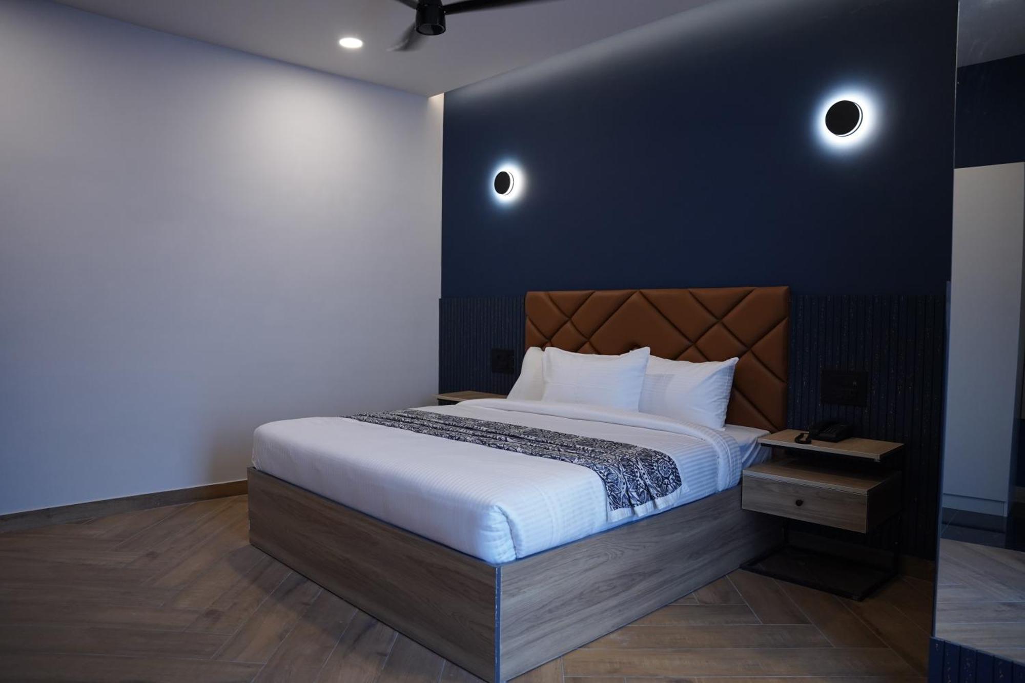 The Continental Inn & Suites Mysore Exteriör bild